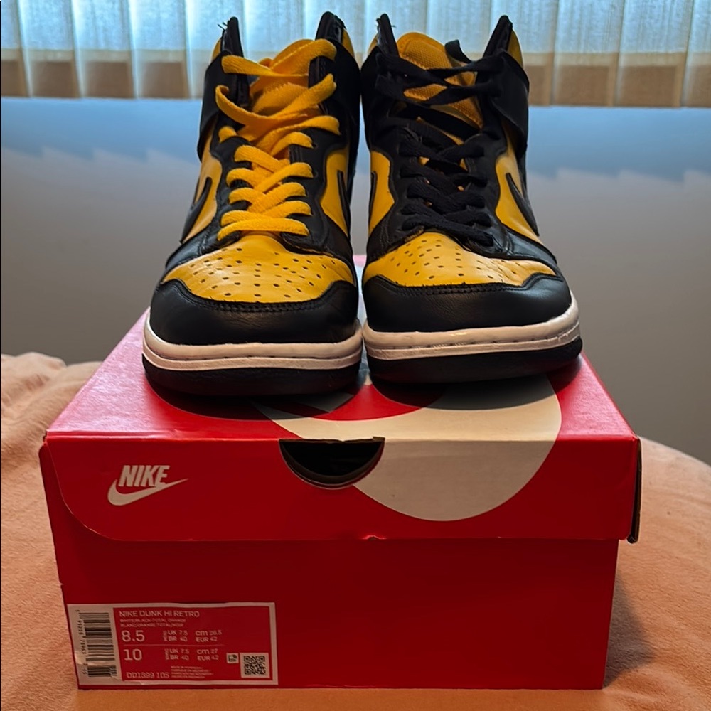 Nike Dunk Hi Retro Sneakers Blue and Yellow Michigan